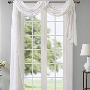 Madison Park Window scarf